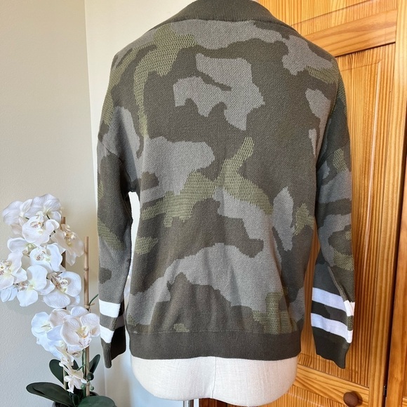 Hem & Thread Small Camouflage Crewneck Varsity Stripe Elbow Length Sweater - Picture 4 of 9